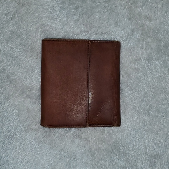 Gucci Compact Wallet with Piston Lock - Picture 2 of 12